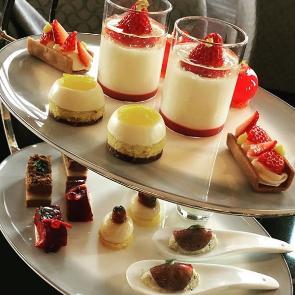 友達と楽しんだリッツカールトン東京でのアフタヌーンティ。